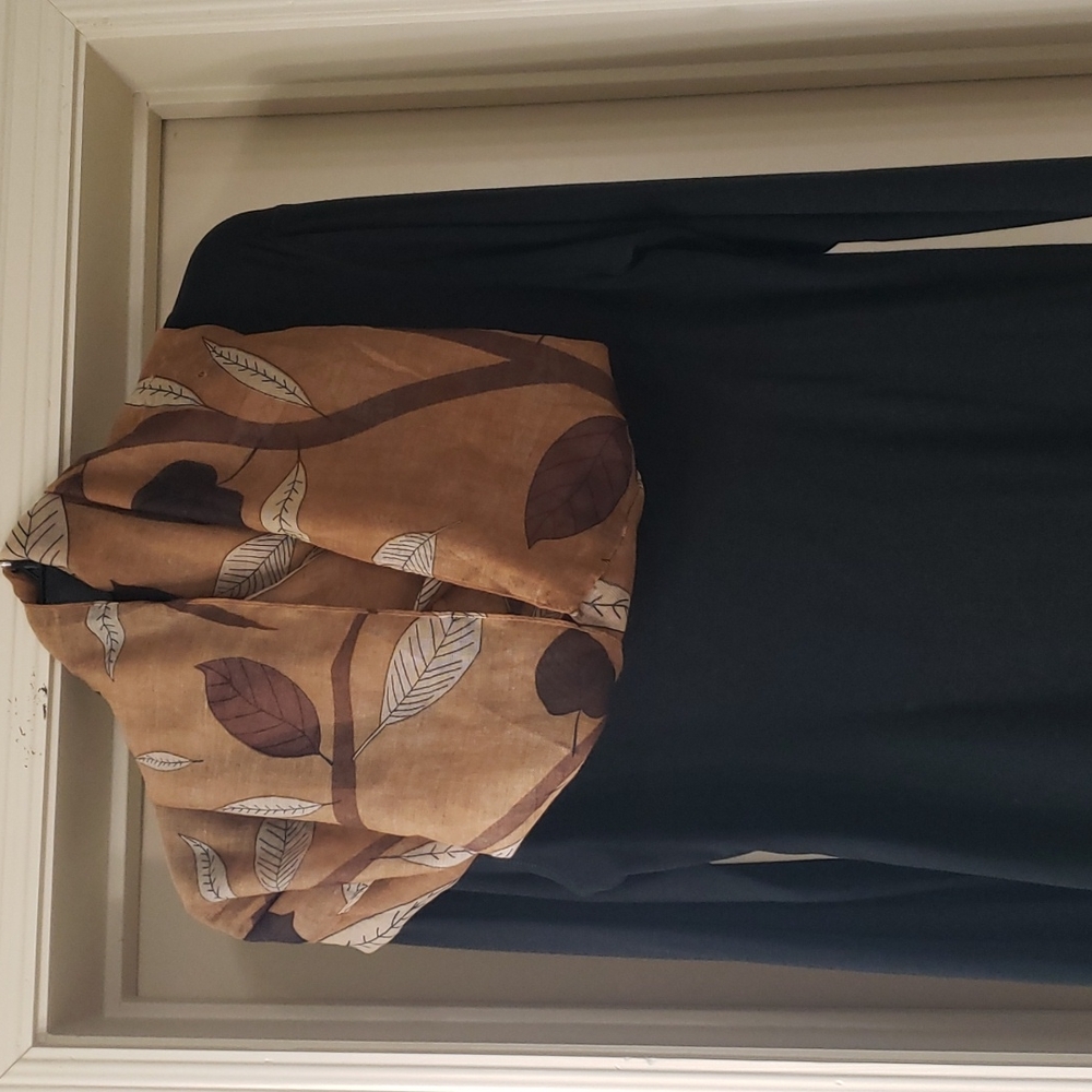 Ladies print scarve! Perfect for fall and winter layering, beautiful leaf print!